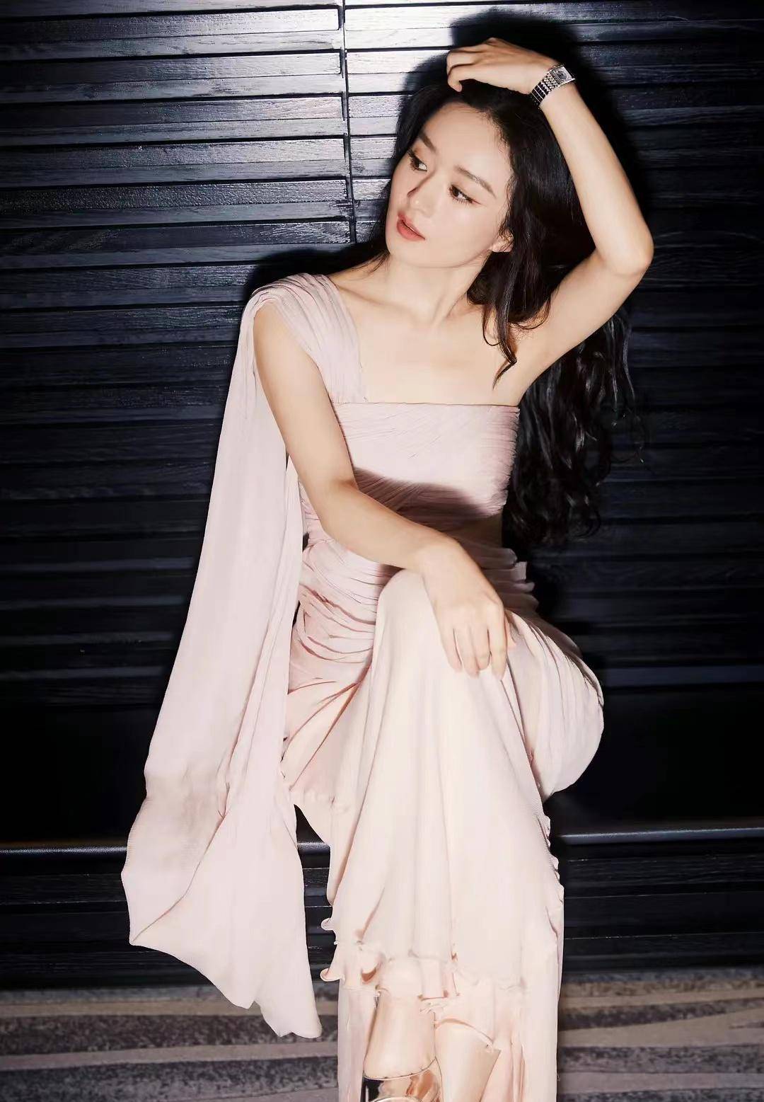 赵丽颖杨幂露腰拼身材,倪妮更绝_裙子_剪裁_的设计