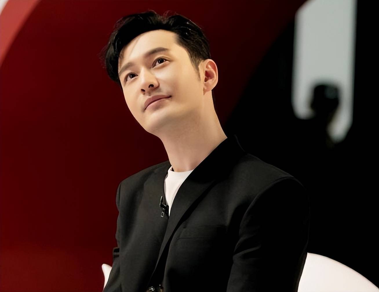 黄晓明路人照曝光,身形巨变认不出,网友:难怪工作人员不让拍!