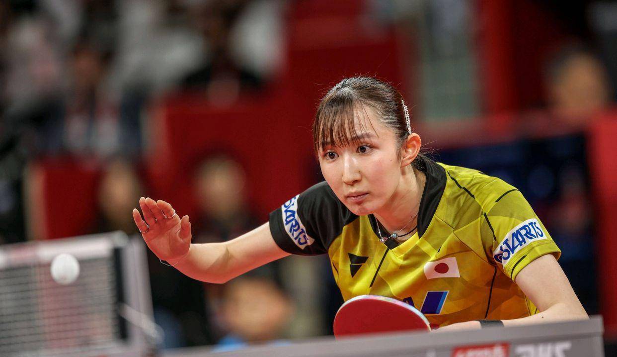 第二盘单打比赛早田希娜3比0击败张安,首局比赛早田希娜接发球正反手