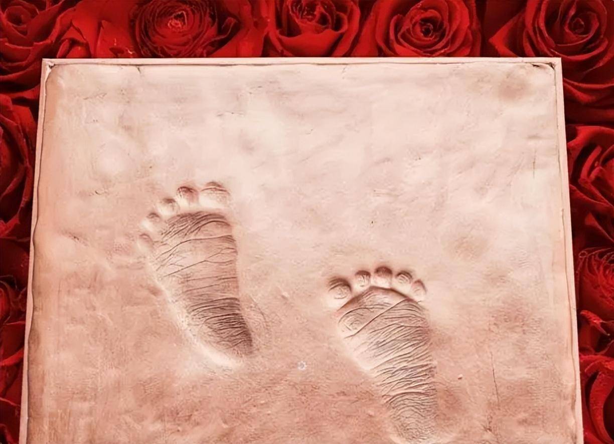 宝宝出生后,医生为啥留下脚印?