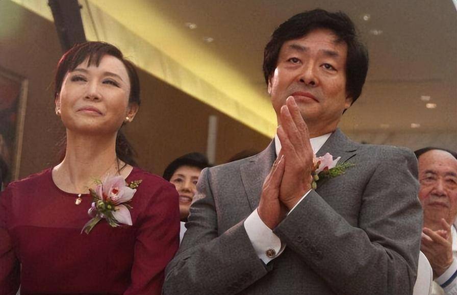 濮存昕:70岁的他仍不敢老去,与90多岁老母亲相依为命_宛萍_空政话剧团