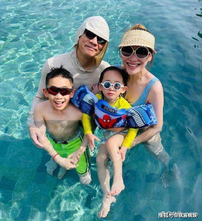 应采儿晒二胎儿子hoho照片,单眼皮大眼睛像极了爸爸陈小春!