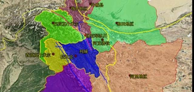 是新疆和田地区,东南部是西藏阿里地区,北部是巴基斯坦控制的克什米尔