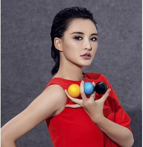 2014年,莫小棋成立了自己的星座女神文化公司,同时担任《星座棋谈》的