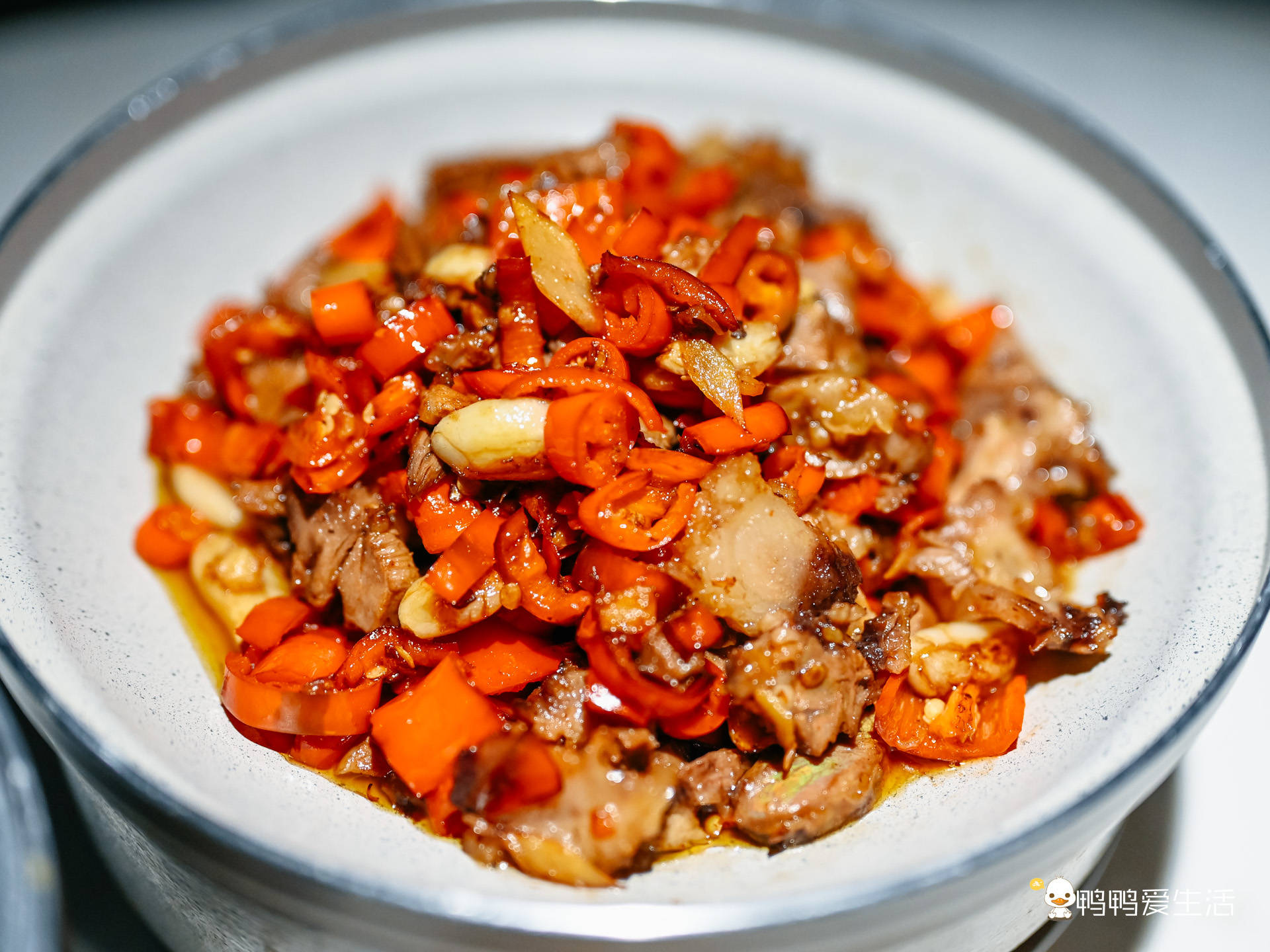 擂青椒茄子,上桌后可以自己动手擂成碎末,也是特别下饭的一道菜.