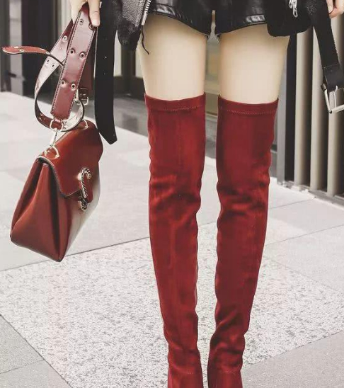 假透肉丝袜很多妹纸为了在冬天穿出露大腿的感觉(实则又不敢真的露)