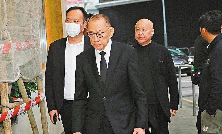 此次,刘德华父亲去世,杨受成对老朋友表示哀悼;他们来了,郑则仕和