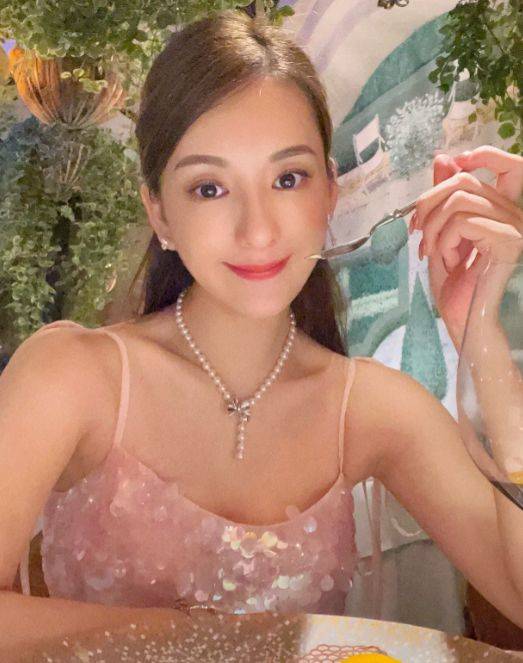 方媛在香港被偶遇,生图曝真容很矮,网友曝其被郭富城说不敢吭声_外界