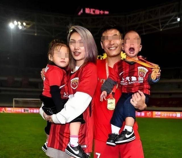 蒿俊闵前妻深夜发文怒怼!女方照片被曝,难怪国足队长把持不住!