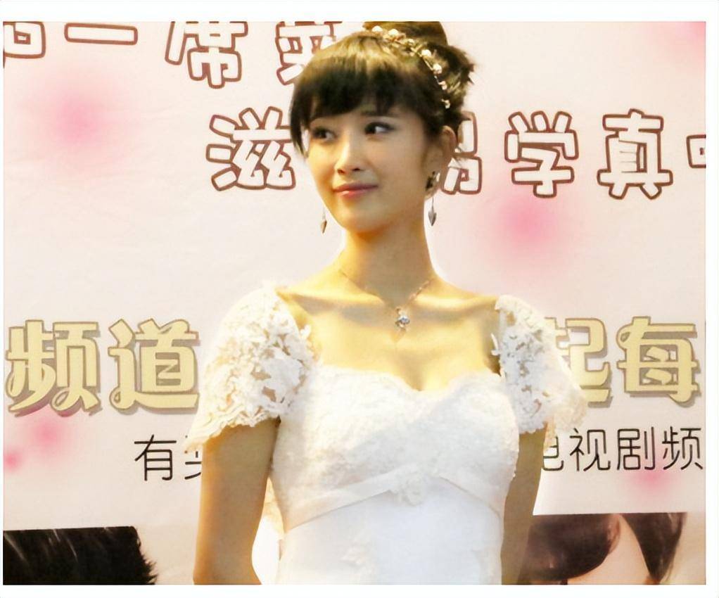 演员奚望:在继父刘之冰支持下离婚后,带着女儿的她,现在怎样了