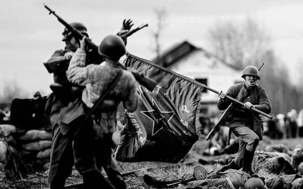 二战苏德战争,为何苏军机动能力落后还能打赢?