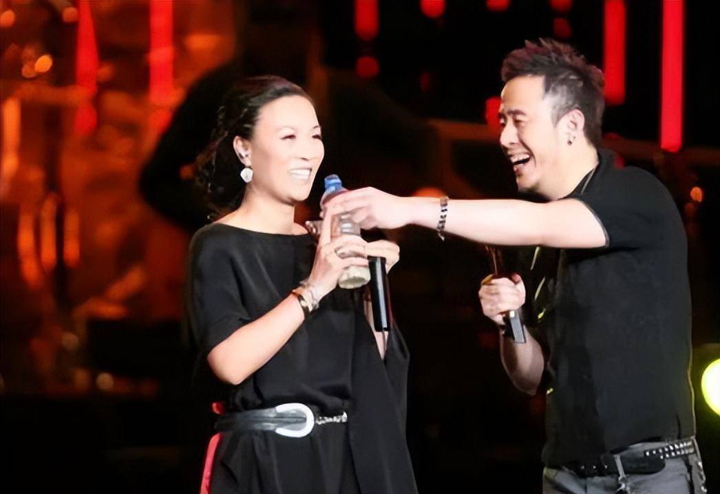 杨坤那英到底是什么关系?