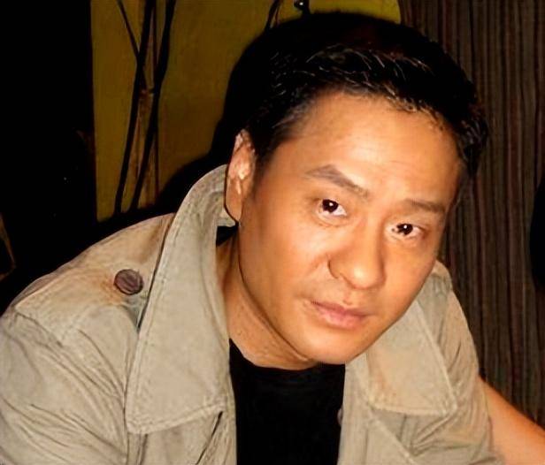 演员连奕名:成名后抛妻弃子,转身迎娶杨若兮,前妻红了他却糊了_陈实