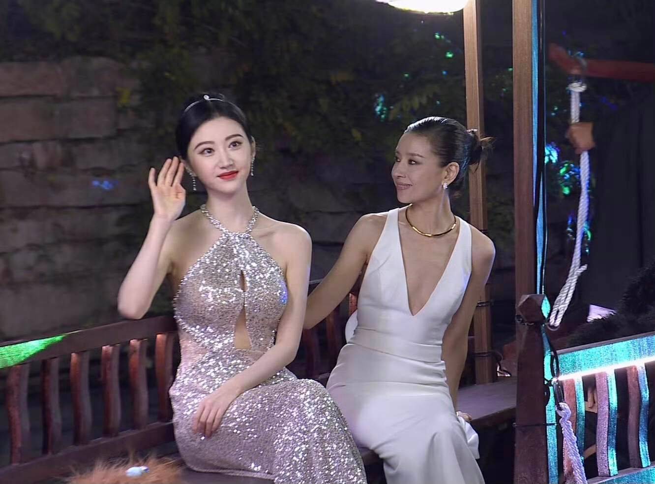 看看她和景甜的合照就有答案_晚礼服_盛典_女明星