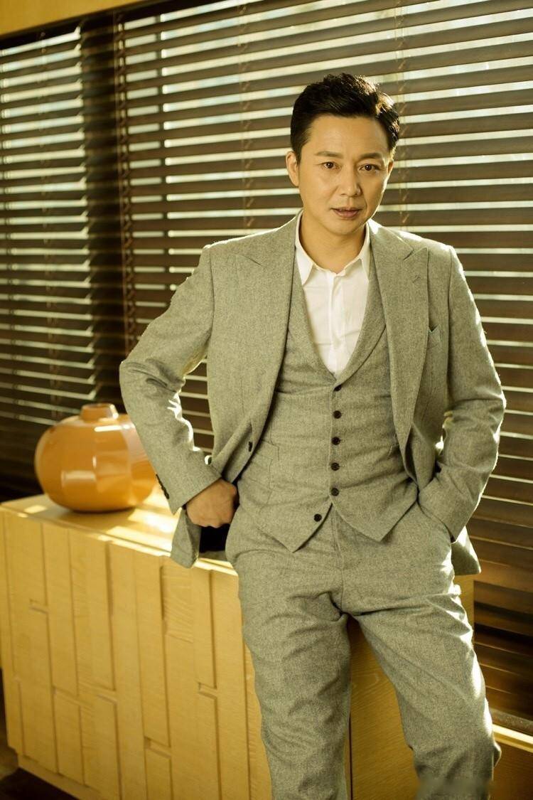 刘奕君:得罪影后被封,分手后不敢碰爱情,终娶女强人获得幸福_宋佳