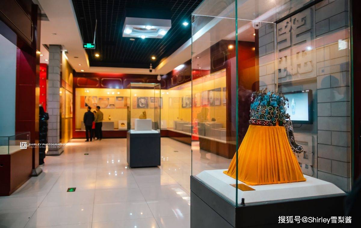 27米深的定陵地宫:考古时最先进去的不是人,一开门冒出一阵黑烟_配殿