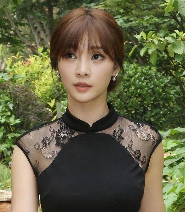 43岁柳岩瘦到脱相,事业线都消失了,娱乐圈残酷的一面好真实_身材_才华