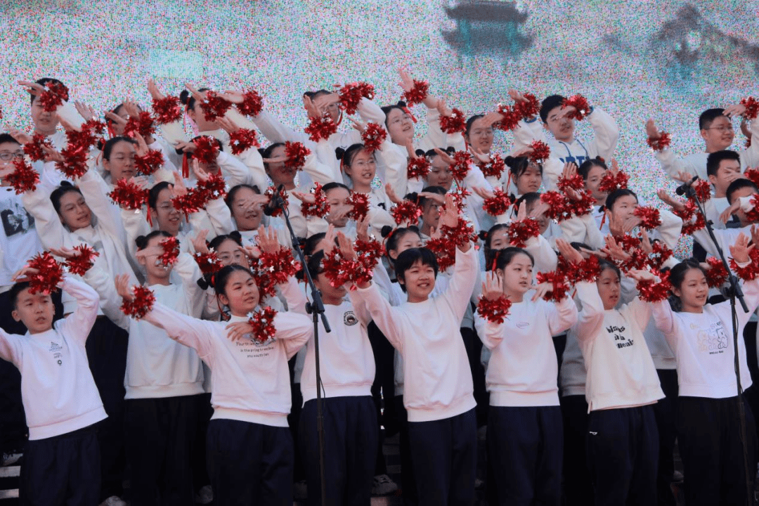 唱响强国之音—驻马店市第四中学举行爱国歌曲合唱比赛