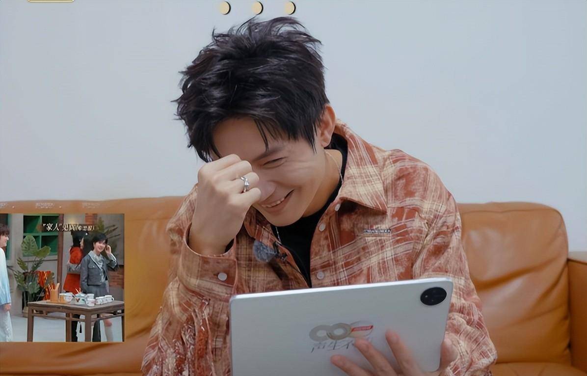 我以为俩人年龄差不多,查了一下,汪苏泷竟然已经34岁了.