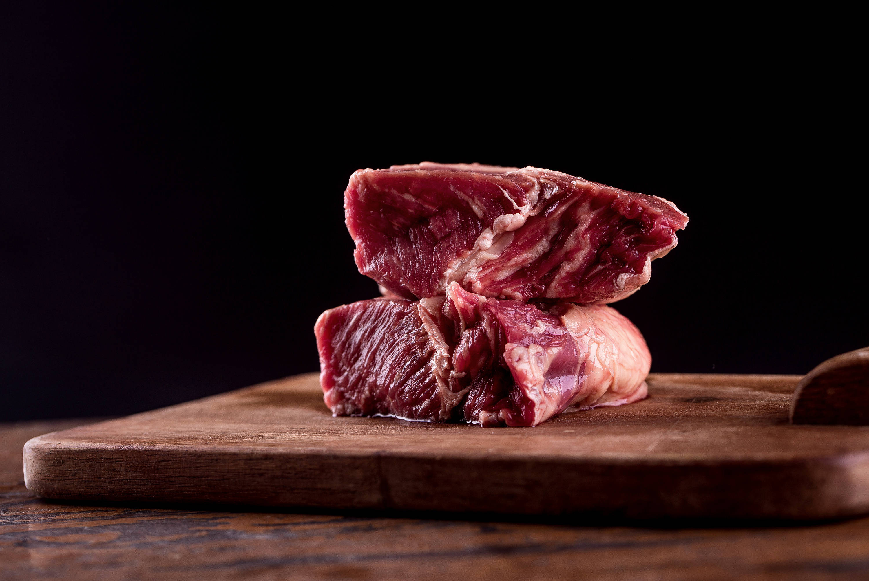 cn/牛肉中含有的锌是一种有助于合成蛋白质,能促进肌肉生长的抗氧化剂