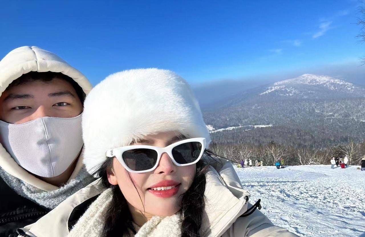 离婚仅8天又订婚,二婚外国妻子肤白貌美_颜丙涛_斯诺克_媒体