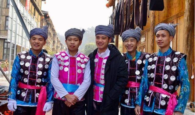 首先,侗族是我国少数民族之一,约有288万人口,主要分布在贵州,湖南