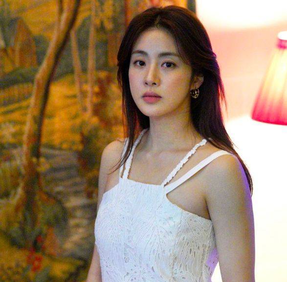 姜素拉的婚姻生活备受关注,被誉为韩国娱乐圈的成功夫妻.