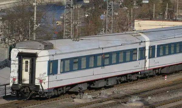 1982年,瀋山線列車脫軌,修理工忙著吃冰棍,火車撞上起