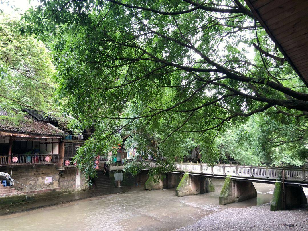 近年来,随着旅游业的发展,偏岩古镇也逐渐成为了重庆市内外知名的旅游