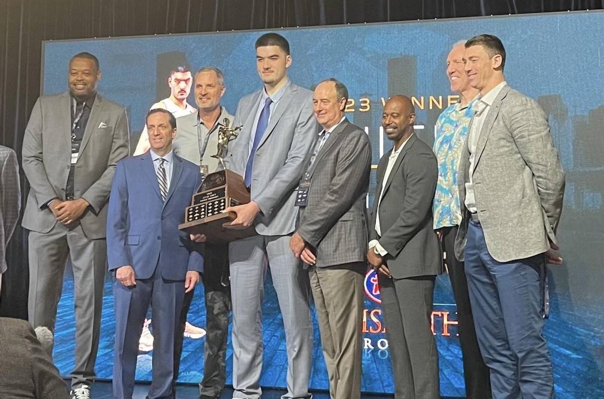 从个人球风来看,周志豪未来想要在nba立足有一定难度,身高2米22,站立