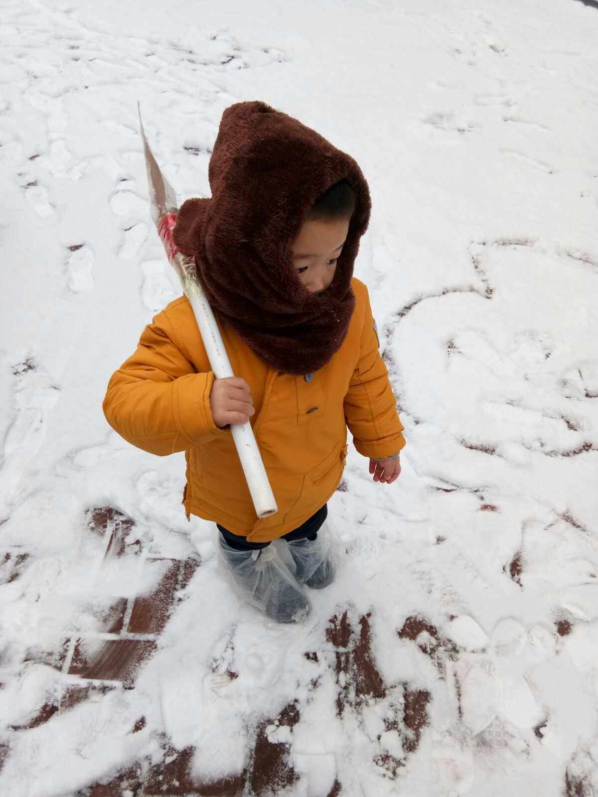 现在下雪通知停课,以前下雪通知带锹:从锹到课的变迁