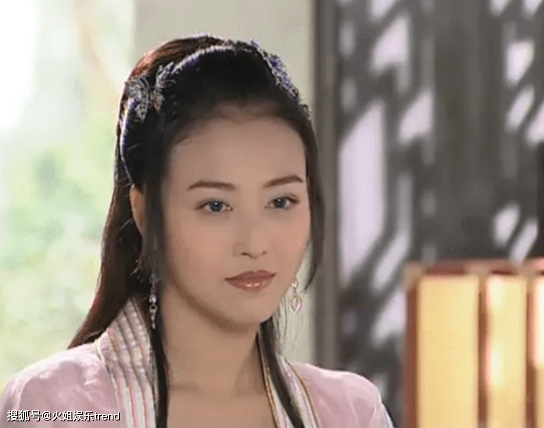 2018年,周海媚在电影《香蜜沉沉烬如霜》中饰演女王.