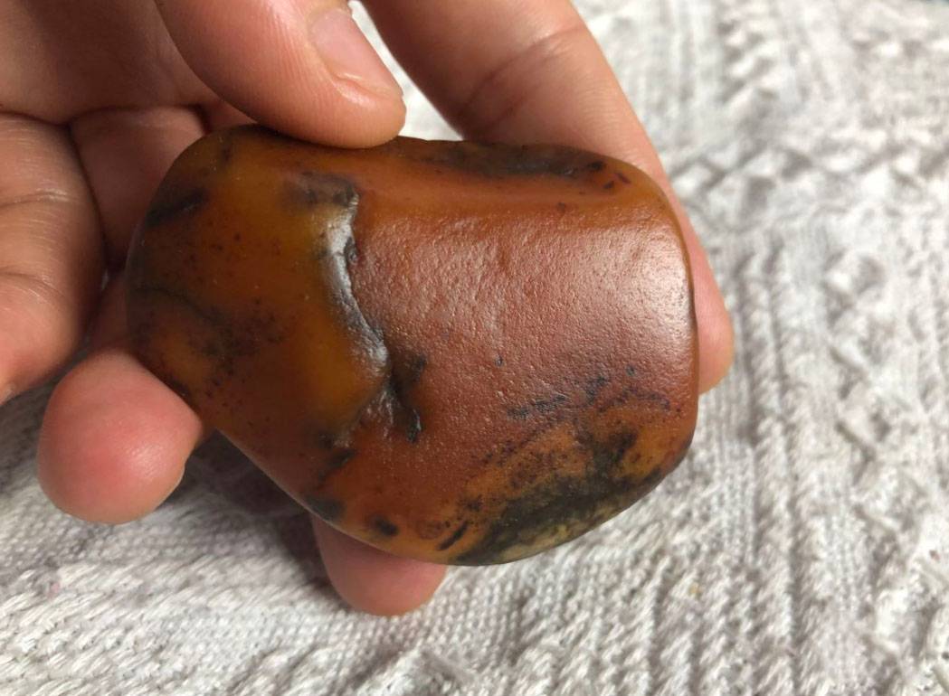 一个红玉籽料七千万,顶级红玉长什么样?