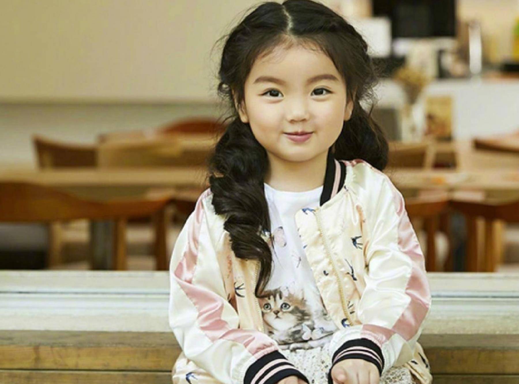 4岁出道养弟弟,一年为家里赚百万,4年过后阿拉蕾现状如何?