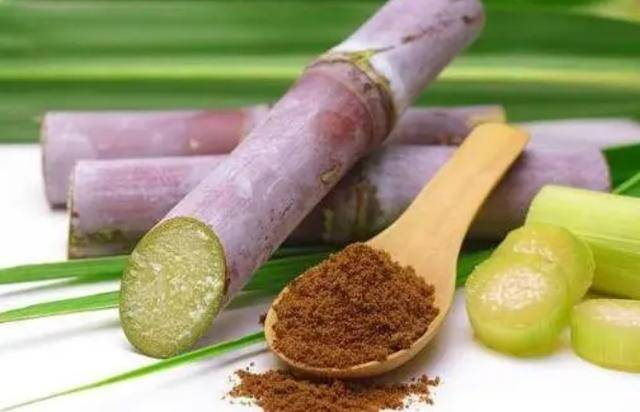 甘蔗的功效 1. 补充能量：甘蔗富含蔗糖，这是一种快速补充能量的物质