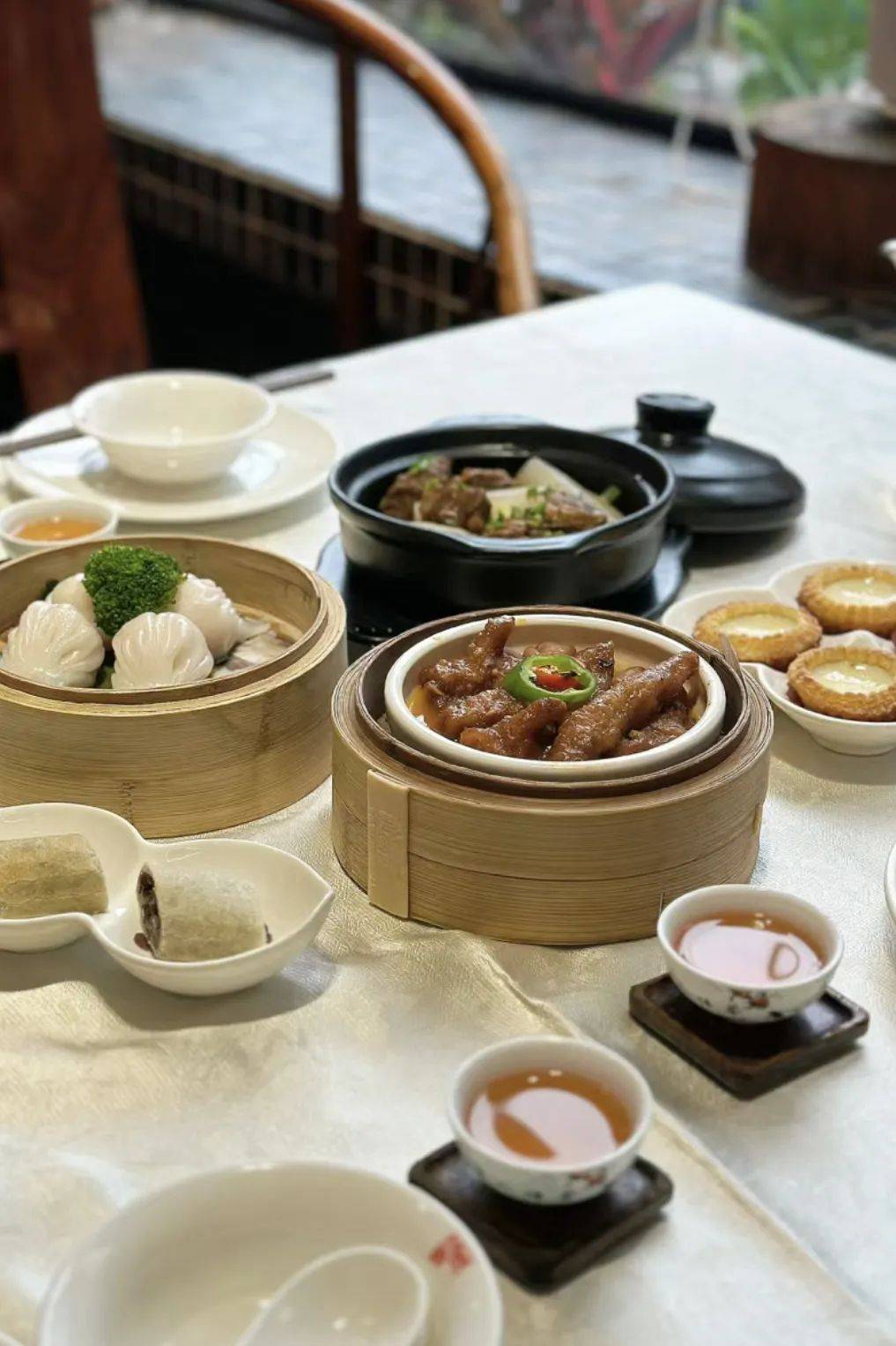 广东人:喝个早茶压压惊先_青菜_白灼_热气