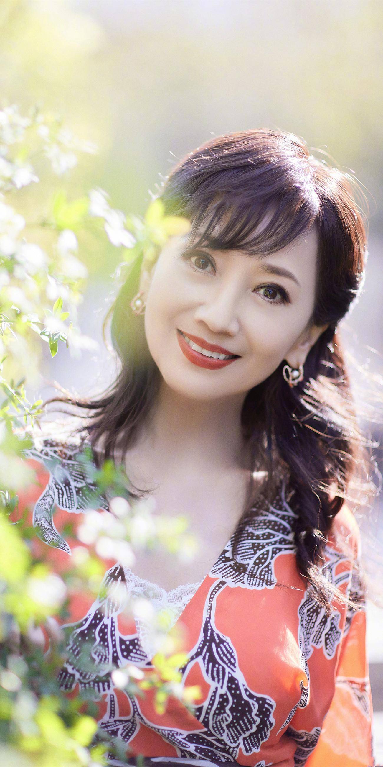 岁的赵雅芝不服老,看这一身少女打扮,仍然是玉女掌门_状态_荧屏_年龄