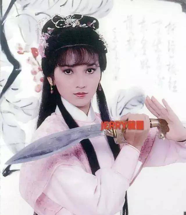 赵雅芝一生名声大噪,饰演过很多角色,比如《上海滩》中的冯程程姚木兰