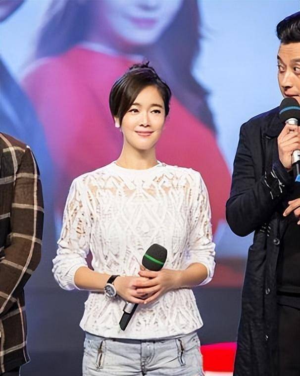 左小青惊艳泳装亮相,网友疯狂热议:绝世美女谁能抗拒?_审美_时尚_魅力