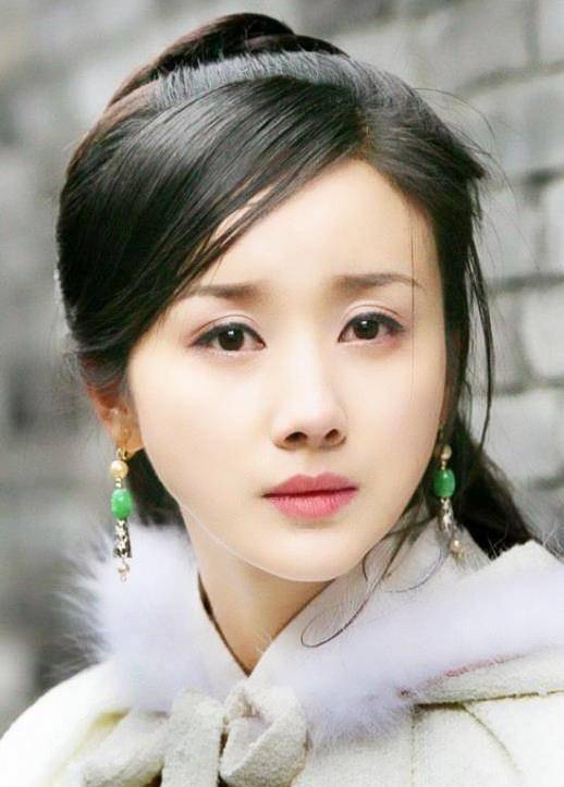 被《射雕英雄传》的导演们所吸引,但后来因为某种原因被刘亦菲取代了