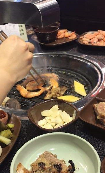 吃自助餐为什么晚上更贵？服务员说出实情，网友：不能接受(图3)