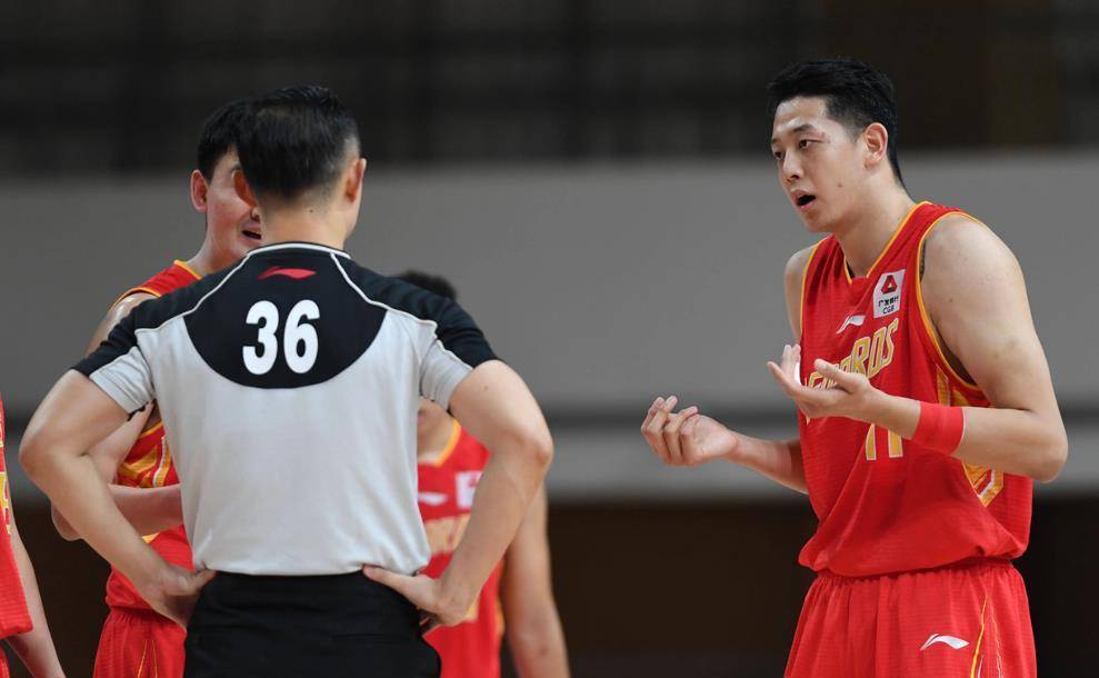 被山西逆转,深圳输球罪人揪出,谁注意周鹏反应,或重回广东_比赛_进攻