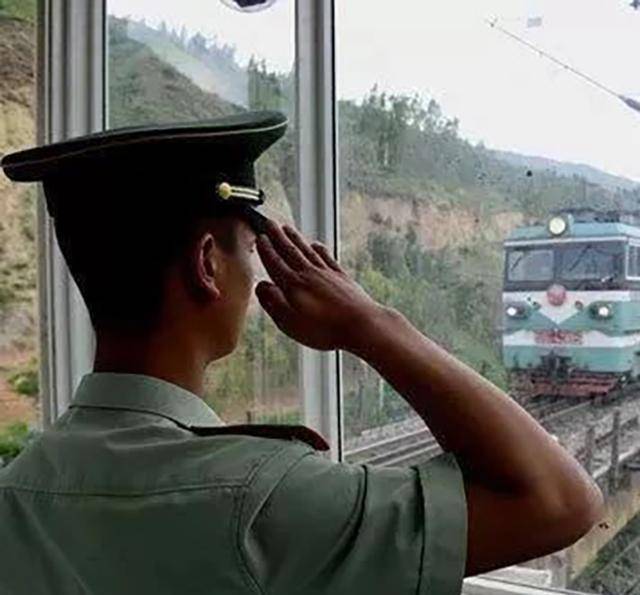 列车每过鸣笛30秒,烈士熊汉俊于此长眠_龙骨_大桥_人们