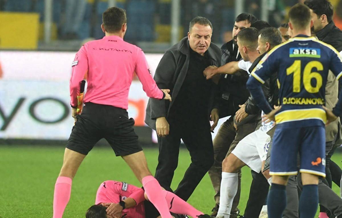 重磅罚单降临！殴打裁判的土超球队主席丢了位子，还毁了自己未来_搜狐网