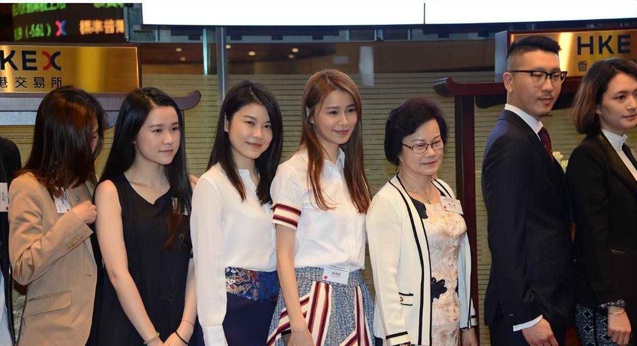 黄翠如与3个妹妹合体!网友直呼:简直是4个翠如_生活_故事_家庭