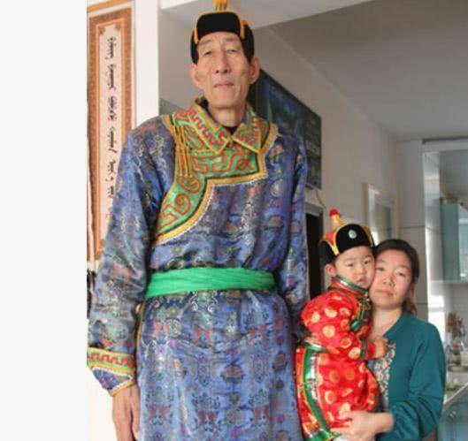 中国最高的人鲍喜顺图片