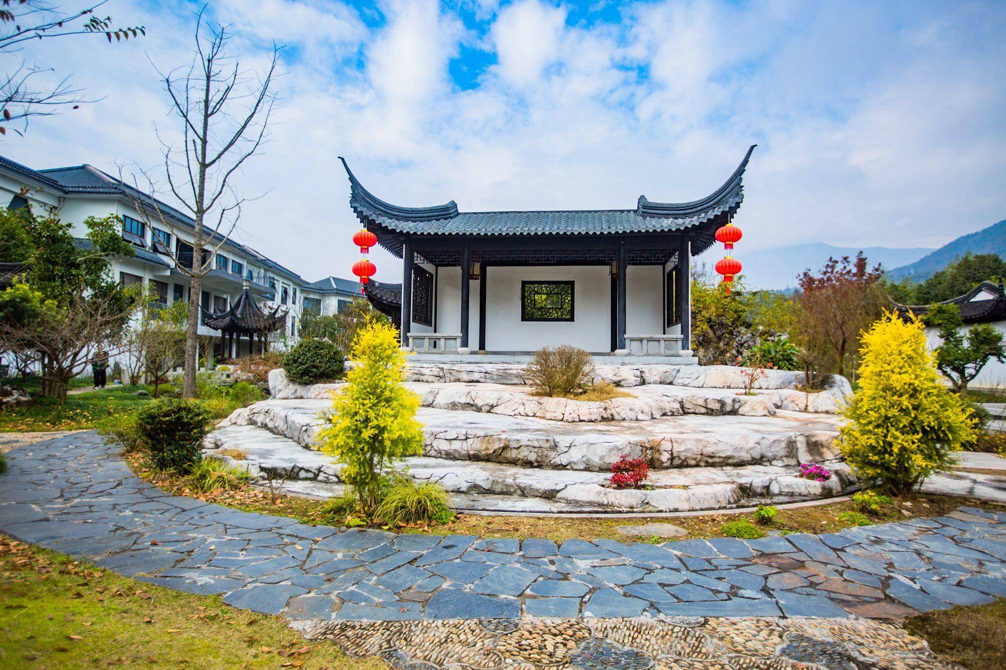 原创            遂昌关雎文化园，粉墙黛瓦，庭院深深，拍摄古风照的好去处-遂昌关雎小镇