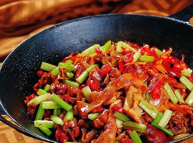 小夫妻去饭馆就吃这4道菜，老板暗中叹息：真会选择，赚不到钱(图2)