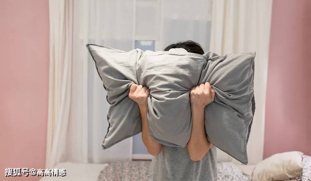 女人睡觉夹被子，到底有多爽？
