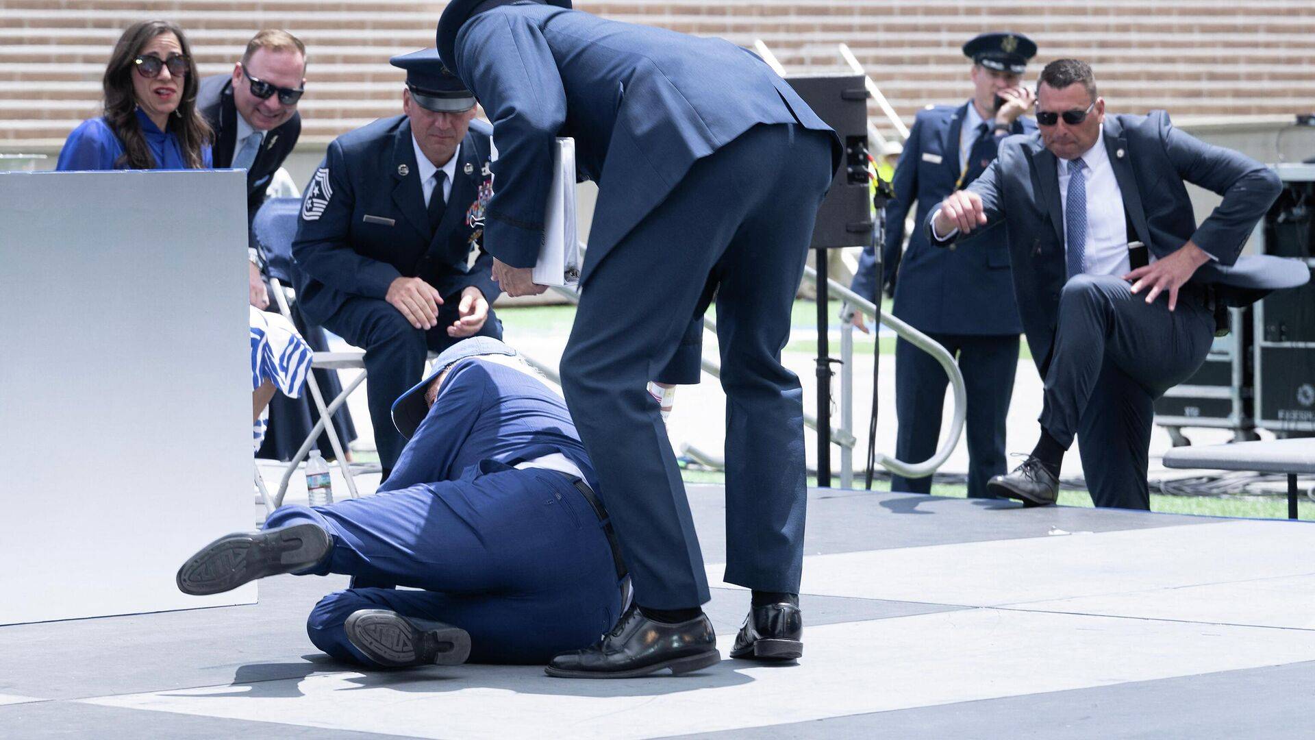 金灿荣:拜登明年寻求连任,他最怕的不是被坑爹,而是它_美国_特朗普